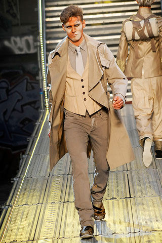 John Galliano / - 2010